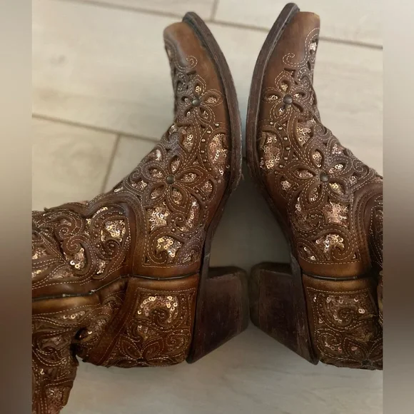 Corral Handcrafted Boots - Picture 7 of 8